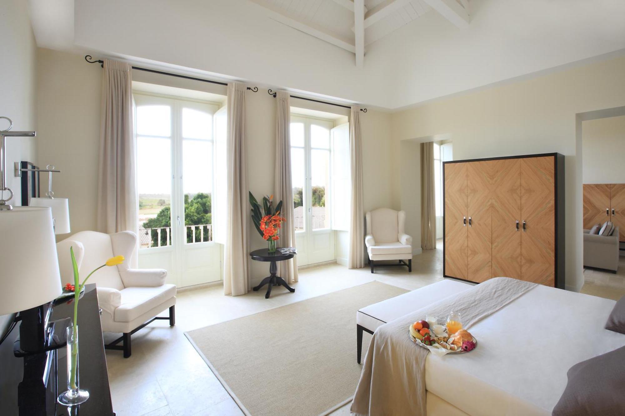 Borgo Di Luce I Monasteri Golf Resort & Spa Syracuse ภายนอก รูปภาพ A room at the Hotel de Crillon